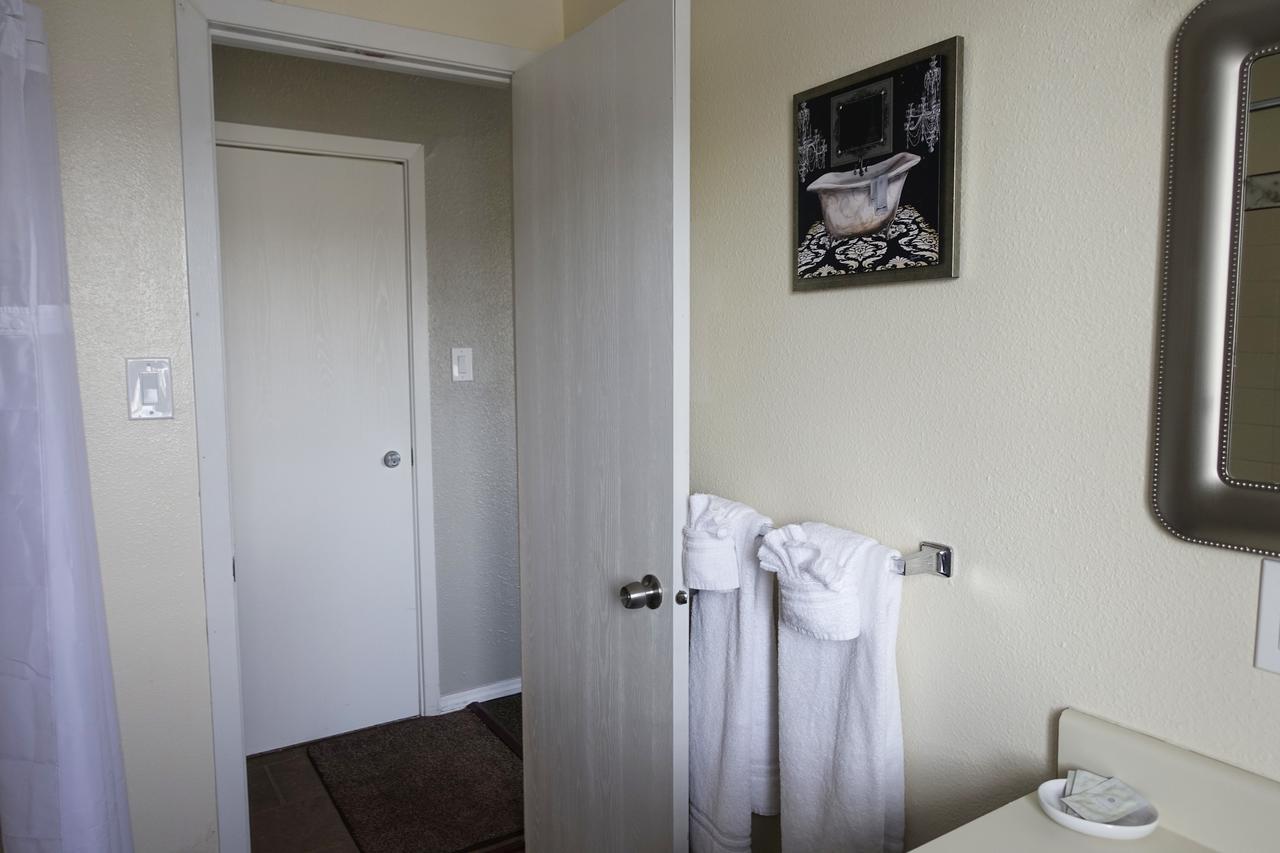 Anchorage Uptown Suites Extérieur photo