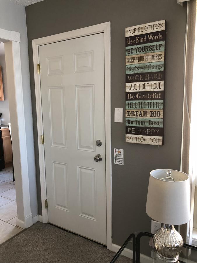Anchorage Uptown Suites Extérieur photo